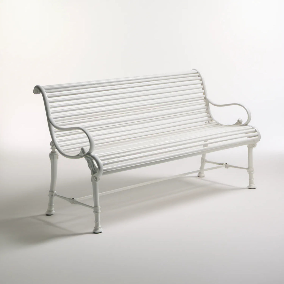 Biała stalowa ławka ogrodowa 2-osobowa 122 x 60 x 87 cm